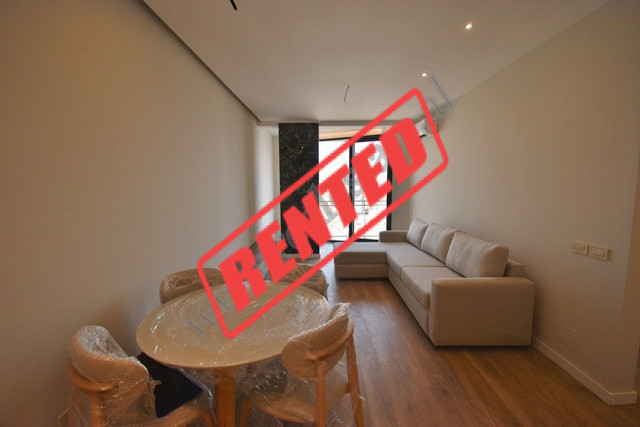 Apartament 1+1 me qira tek Golden Tower ne rrugen Mine Peza ne Tirane.
Pozicionohet ne katin 11 te 